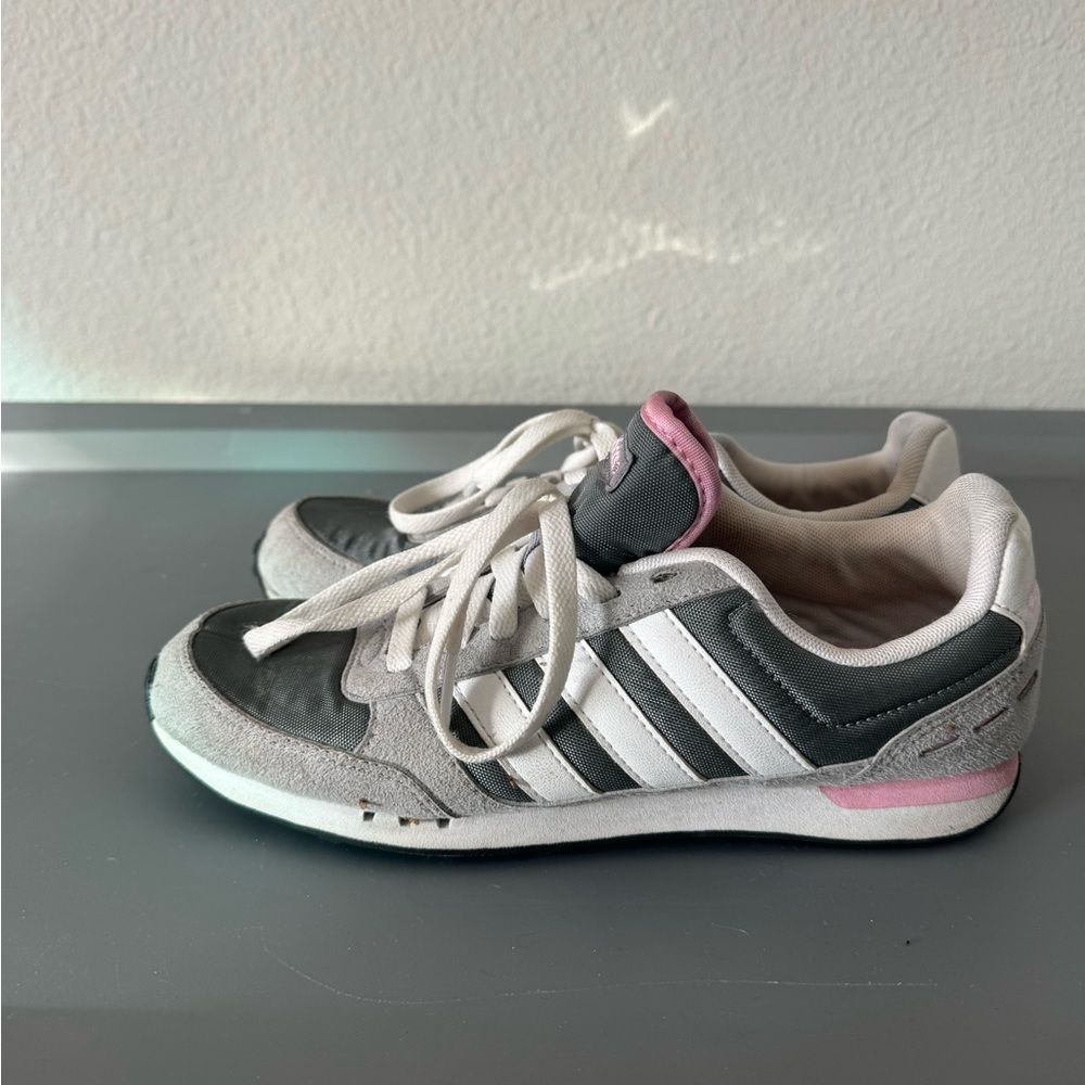‼️SOLD‼️Adidas 7.5 Women Gray White Pink Sneakers